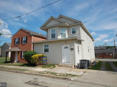 293 4th Ave