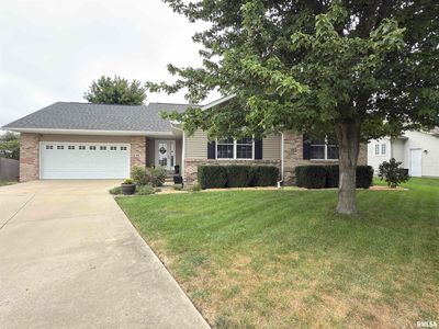 Property at 415 Piazza Ln, Chatham, IL