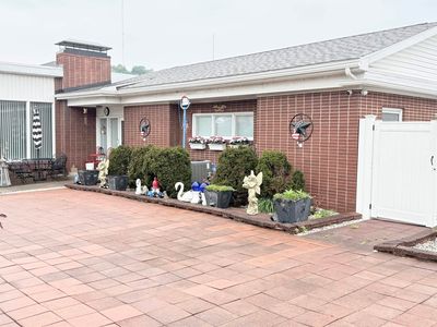 414 E Main St