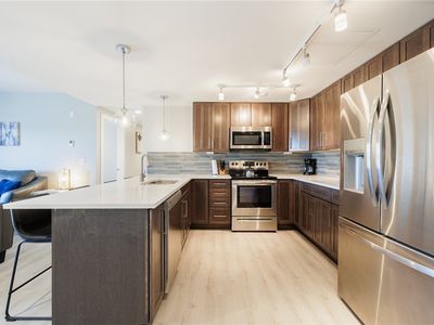 205 Lakeshore Dr #412