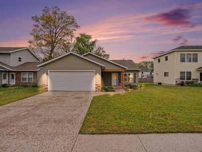 495 W 24th St