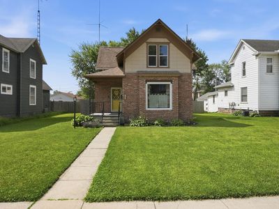 329 W 5th St