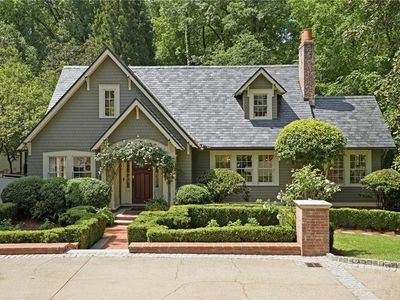 4144 Club Dr NE