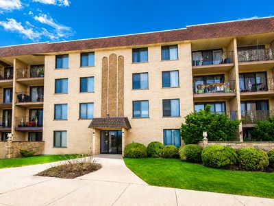 5447 W Lawrence Ave APT 203