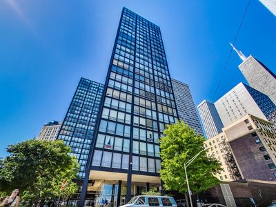 880 N Lake Shore Dr APT 17C