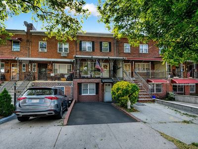 2571 Seymour Ave