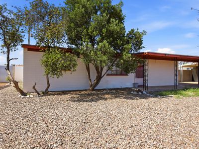 613 W Calle Siglo