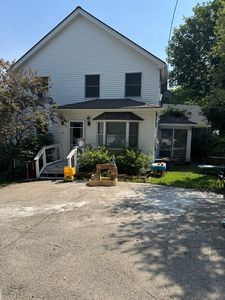 8 Windsor Ln