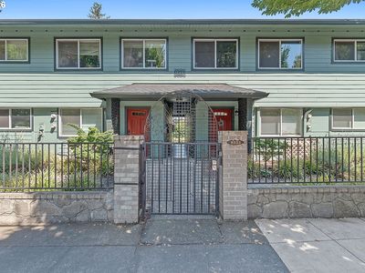 9333 N Lombard St APT 19