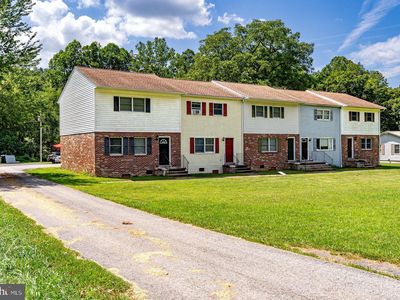 22 Townhouse Ln