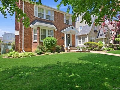100 W Poplar Street W