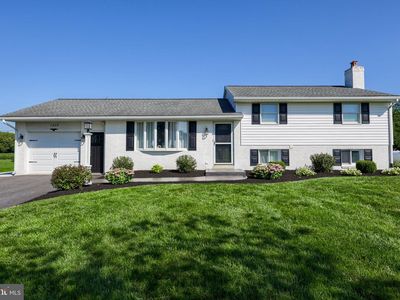 1239 Donegal Springs Rd