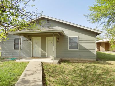 702 E Highland Blvd