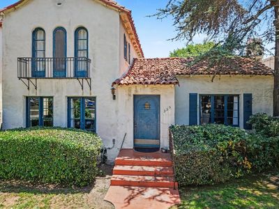 335 Alameda Blvd