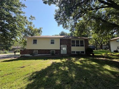 Property at 207 E 10th St, Kearney, MO