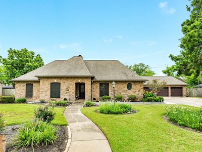 114 Strawberry Dr
