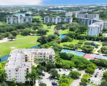 Property at 3500 Oaks Clubhouse Dr APT 207, Pompano Beach, FL