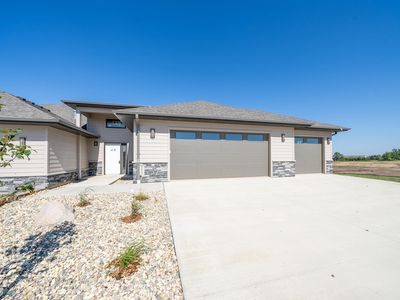 7812 E Bull Pine Trl