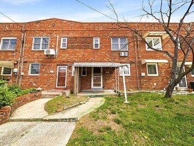 2525 E 63rd St #1