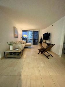3600 Mystic Pointe Dr APT 1010
