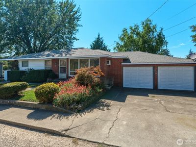 309 NE Ash Street
