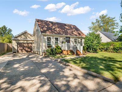 16 Cloverdale Rd
