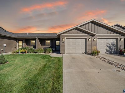 2527 E Meadowside Pl