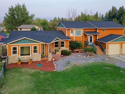 196 Edens Ln
