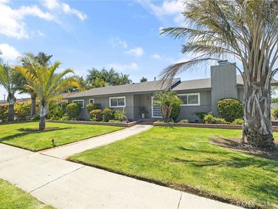 700 E Las Palmas Dr