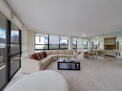 600 NE 36th St APT 421