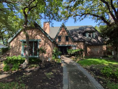 2311 Lakeside Dr