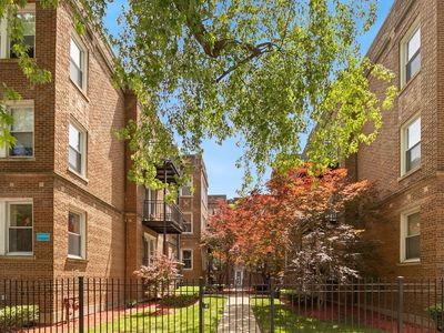 1443 W Victoria St APT 1F