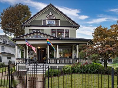 2 W Lake St