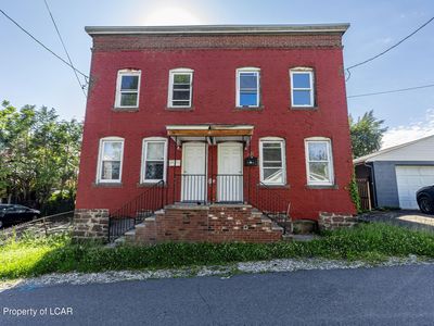 27 Oakwood Ln
