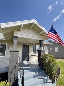 1027 E Courtland Ave