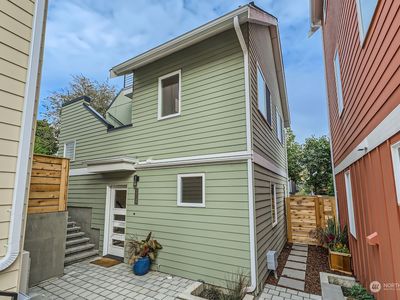 4124 Woodland Park Avenue N UNIT B