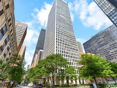 260 E Chestnut St APT 303