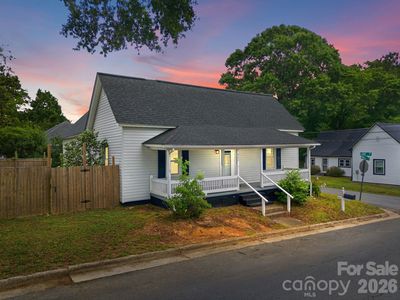 904 Mill St