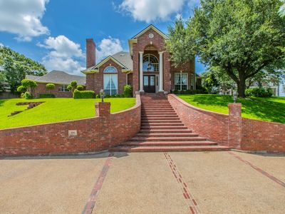 806 Forest Oaks Cir