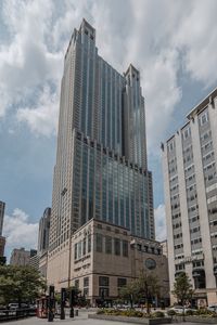 132 E Delaware Pl APT 4905