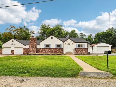 706 Naysmith Rd