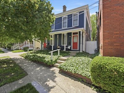 143 E 3rd Ave