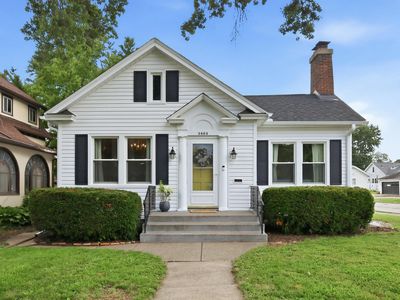 2803 Grand Ave