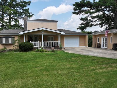 202 Peaceful Cove Ln