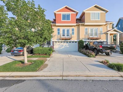 1003 E Quarry View Way