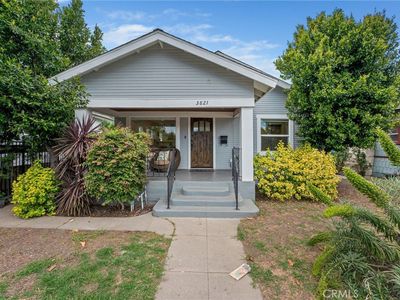 3821 S Hobart Blvd