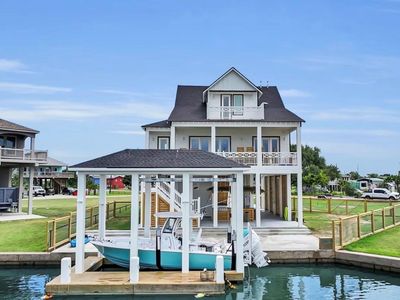 1060 Waterways Dr