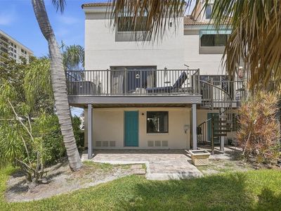 325 ISLAND WAY #101