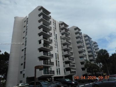 4800 Bayview Dr APT 802