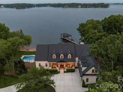 8170 Bay Pointe Dr